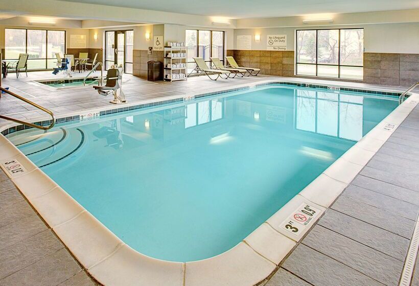 فندق Hampton Inn & Suites Lansing West