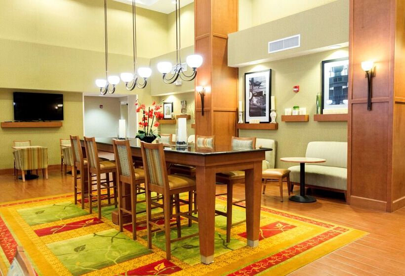 בית מלון כפרי Hampton Inn & Suites Radcliff   Fort Knox