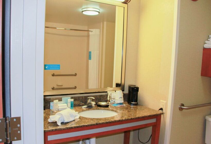 호텔 Hampton Inn & Suites Radcliff   Fort Knox