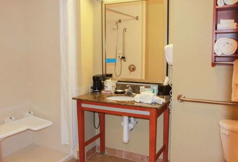 בית מלון כפרי Hampton Inn & Suites Radcliff   Fort Knox