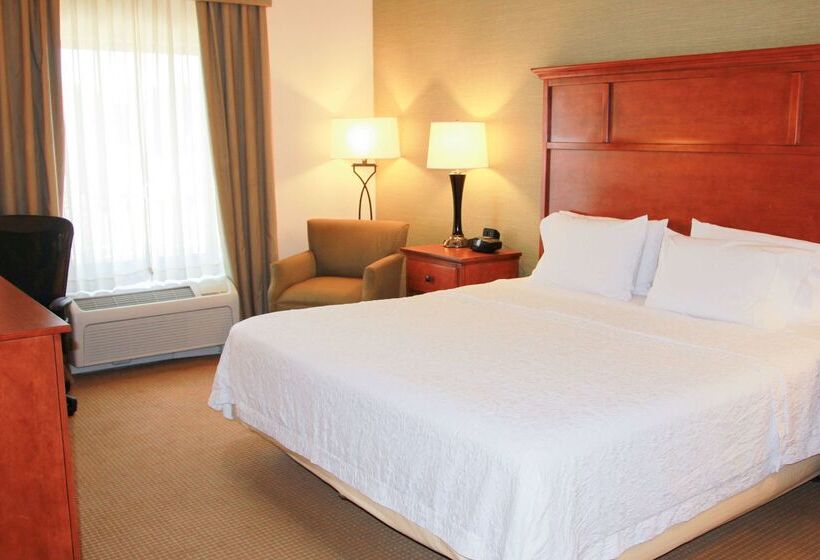 בית מלון כפרי Hampton Inn & Suites Radcliff   Fort Knox