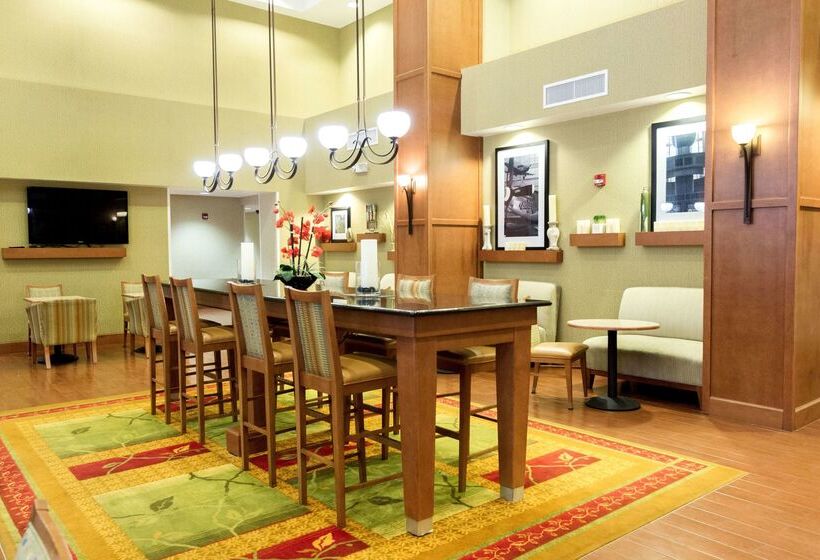 호텔 Hampton Inn & Suites Radcliff   Fort Knox