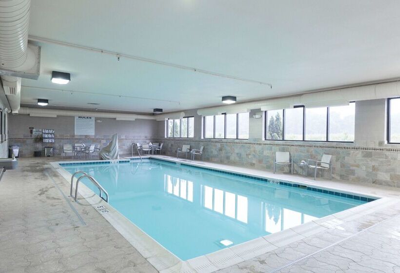 בית מלון כפרי Hampton Inn & Suites Radcliff   Fort Knox