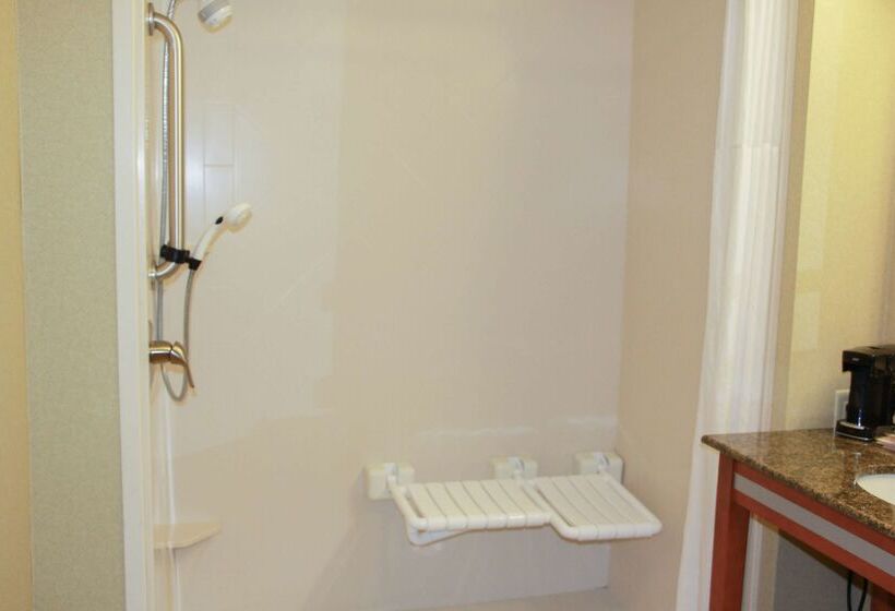 בית מלון כפרי Hampton Inn & Suites Radcliff   Fort Knox