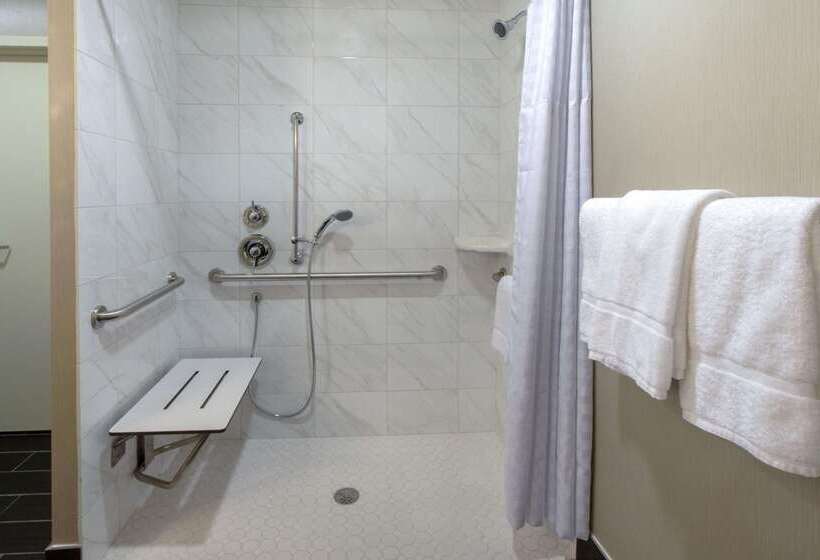 Отель Hilton Garden Inn Charleston Waterfront/downtown