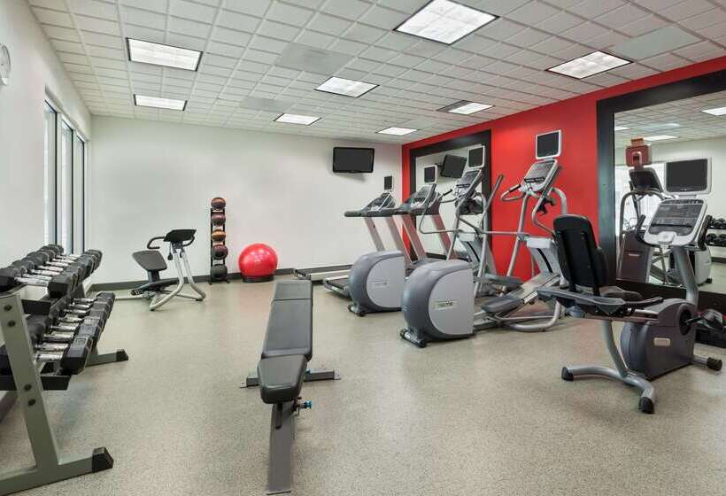 فندق Hilton Garden Inn Waldorf