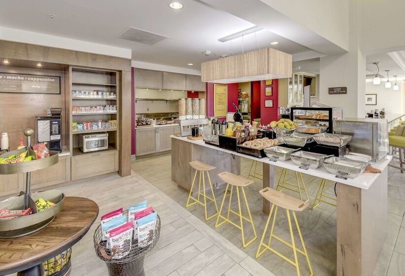 فندق Hilton Garden Inn Waldorf