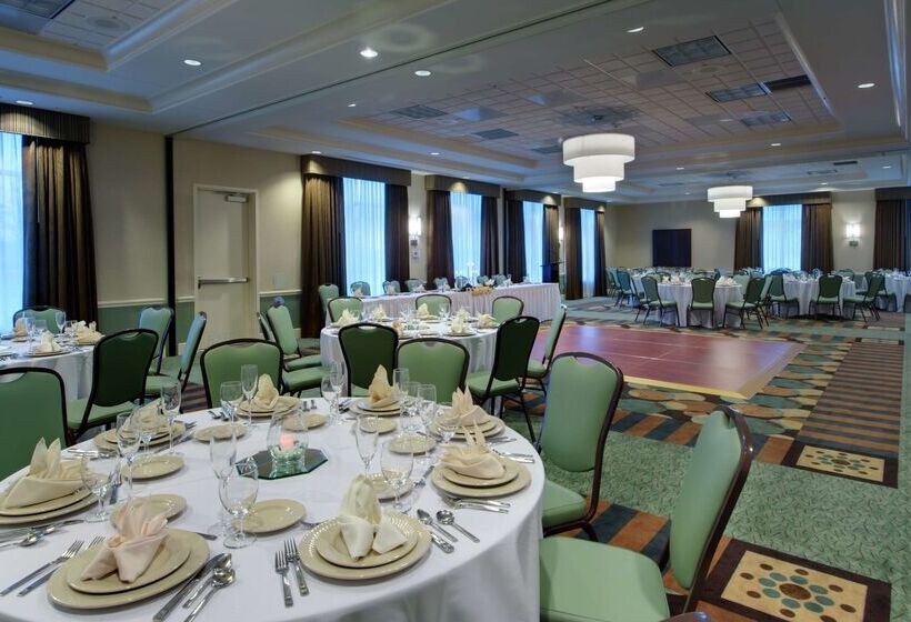 فندق Hilton Garden Inn Waldorf