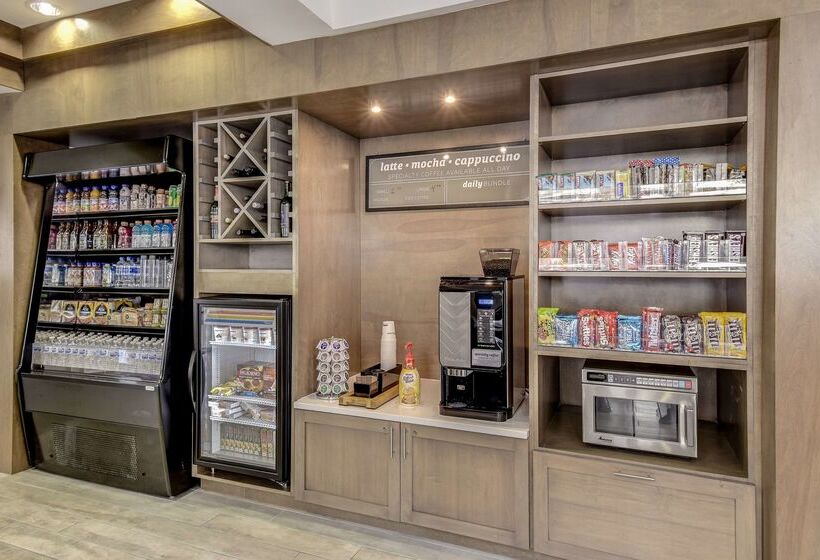 فندق Hilton Garden Inn Waldorf