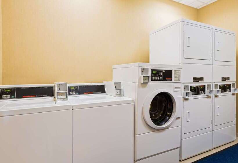 فندق Hilton Garden Inn Waldorf