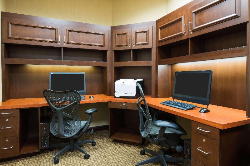 فندق Hilton Garden Inn Waldorf