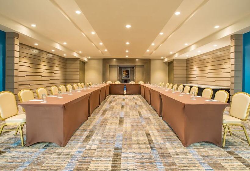 בית מלון כפרי Hilton Panama