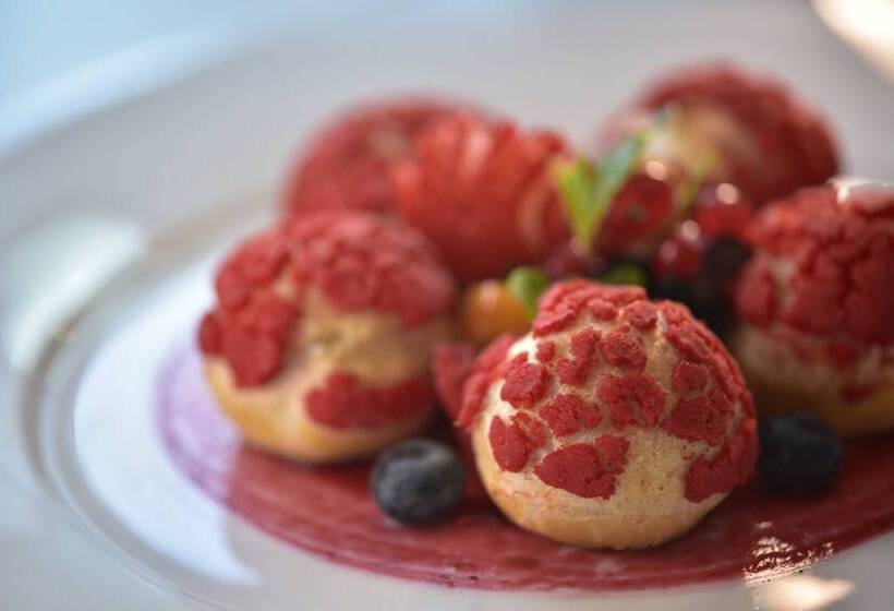 هتل Holiday Inn Alseeb Muscat, An Ihg