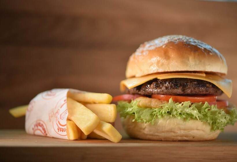 هتل Holiday Inn Alseeb Muscat, An Ihg