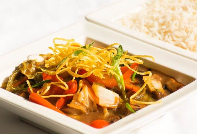 هتل Holiday Inn Alseeb Muscat, An Ihg