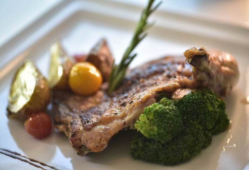 هتل Holiday Inn Alseeb Muscat, An Ihg