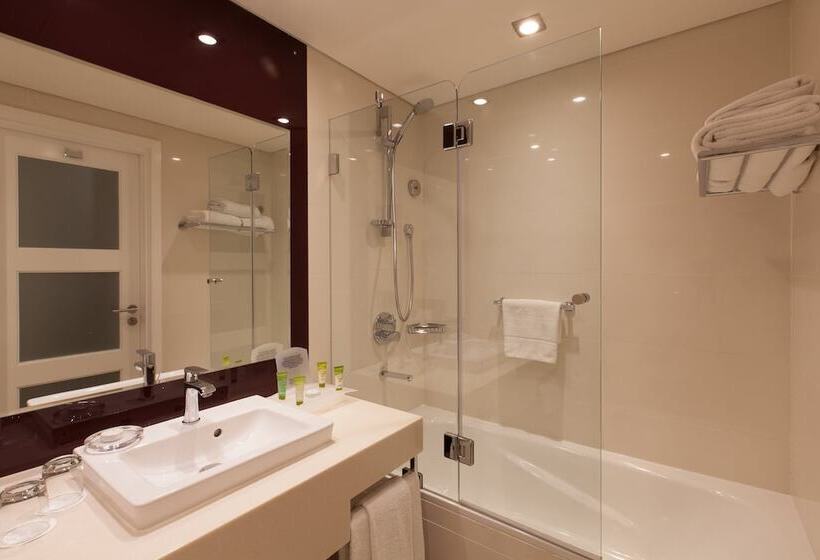 هتل Holiday Inn Alseeb Muscat, An Ihg