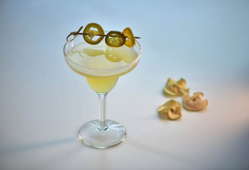 هتل Holiday Inn Alseeb Muscat, An Ihg