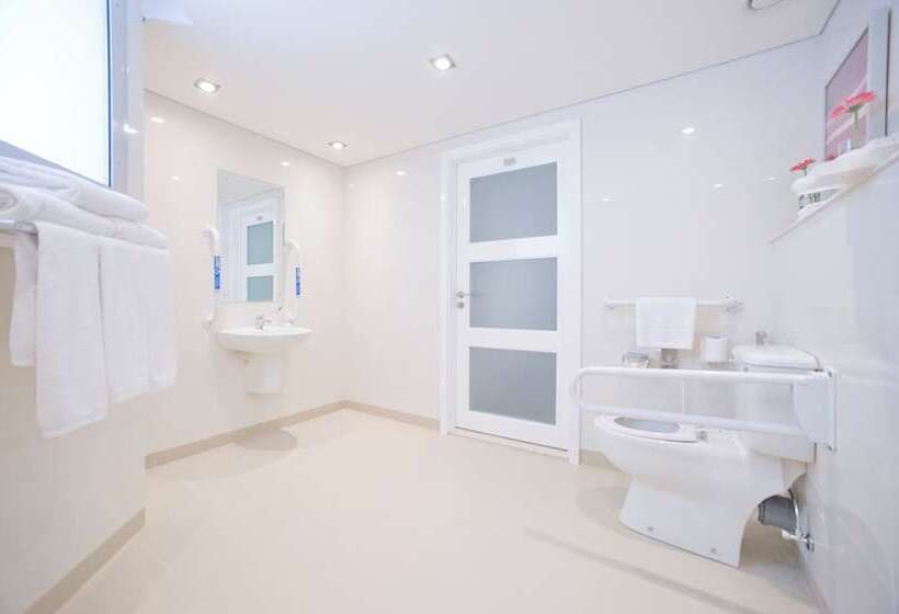 هتل Holiday Inn Alseeb Muscat, An Ihg