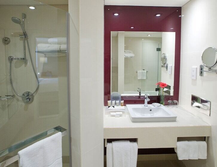 هتل Holiday Inn Alseeb Muscat, An Ihg