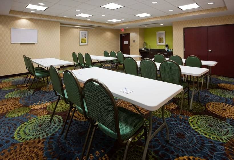 فندق Holiday Inn Express & Suites Fort Dodge, An Ihg