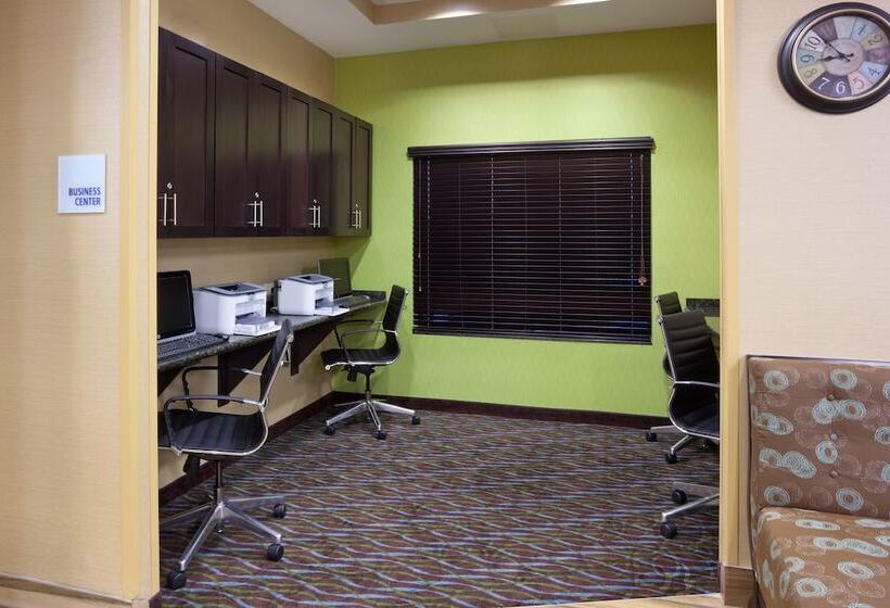 فندق Holiday Inn Express & Suites Fort Dodge, An Ihg