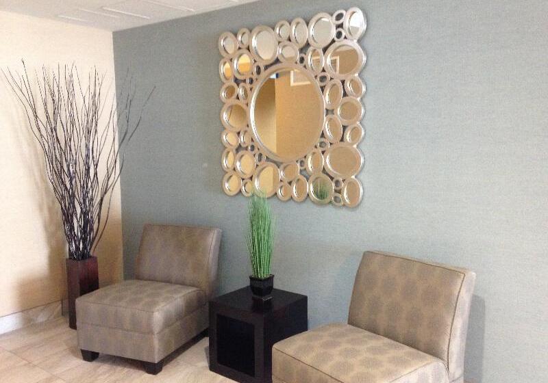 فندق Holiday Inn Express Golden Kicking Horse, An Ihg