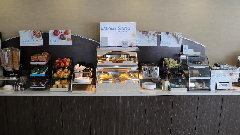 فندق Holiday Inn Express Golden Kicking Horse, An Ihg