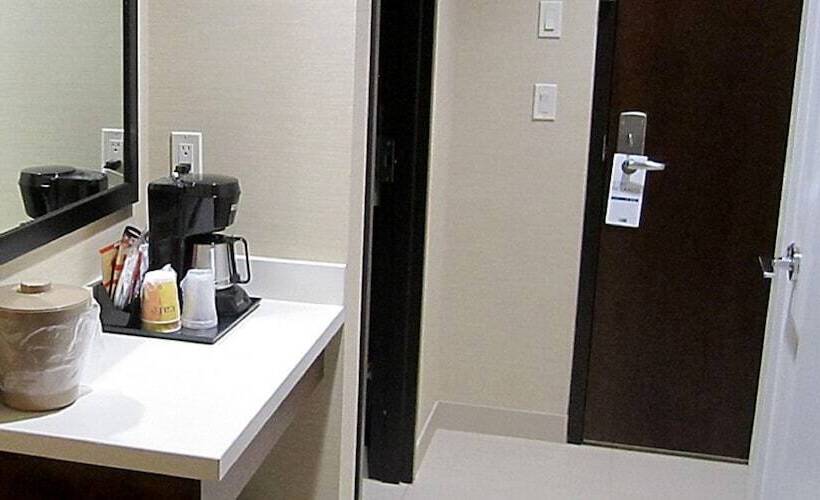 فندق Holiday Inn Express Golden Kicking Horse, An Ihg