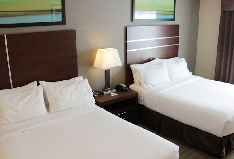 فندق Holiday Inn Express Golden Kicking Horse, An Ihg