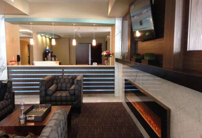 فندق Holiday Inn Express Golden Kicking Horse, An Ihg