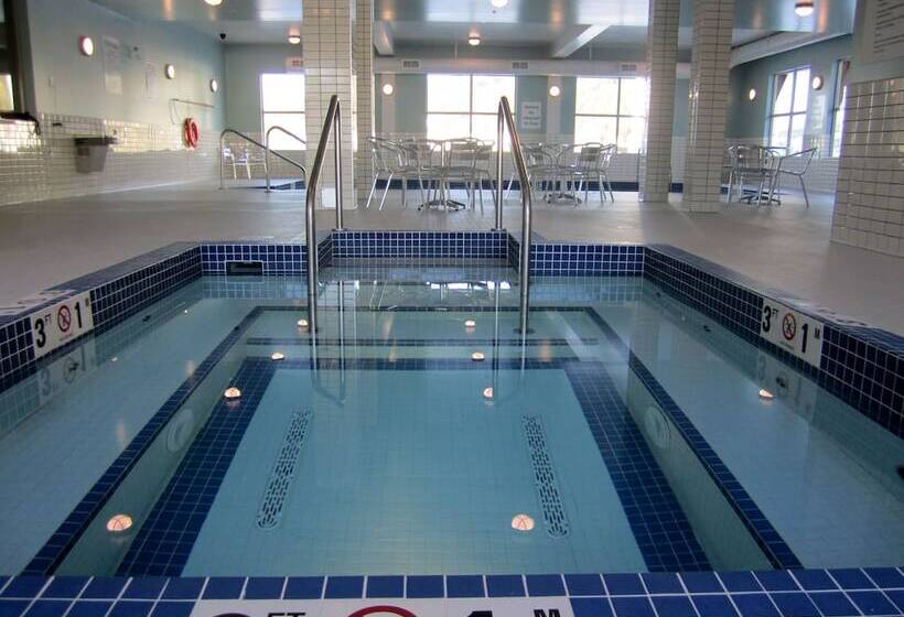 فندق Holiday Inn Express Golden Kicking Horse, An Ihg