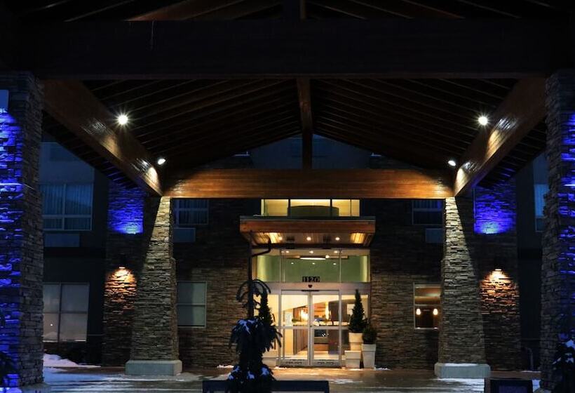 فندق Holiday Inn Express Golden Kicking Horse, An Ihg