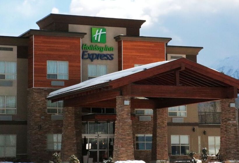 فندق Holiday Inn Express Golden Kicking Horse, An Ihg