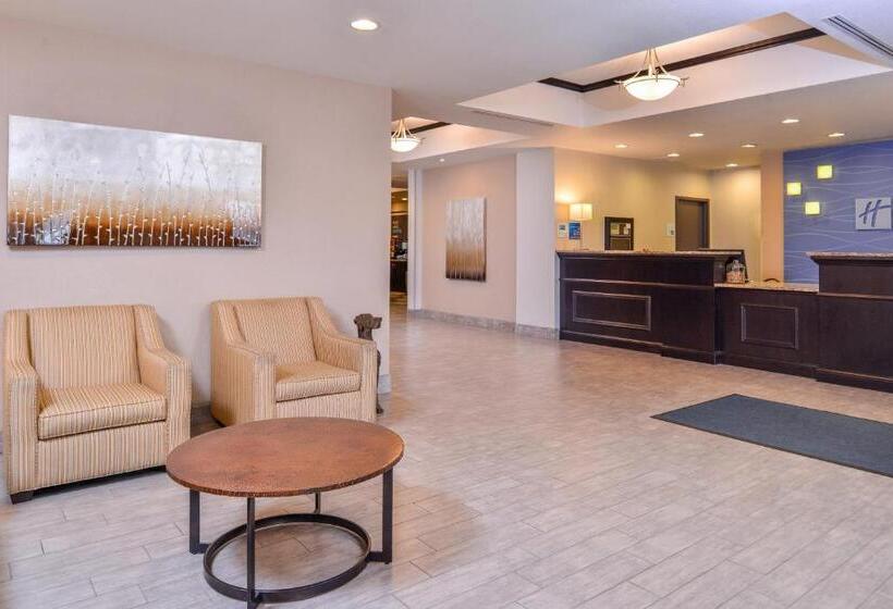 בית מלון כפרי Holiday Inn Express & Suites Emporia Northwest, An Ihg