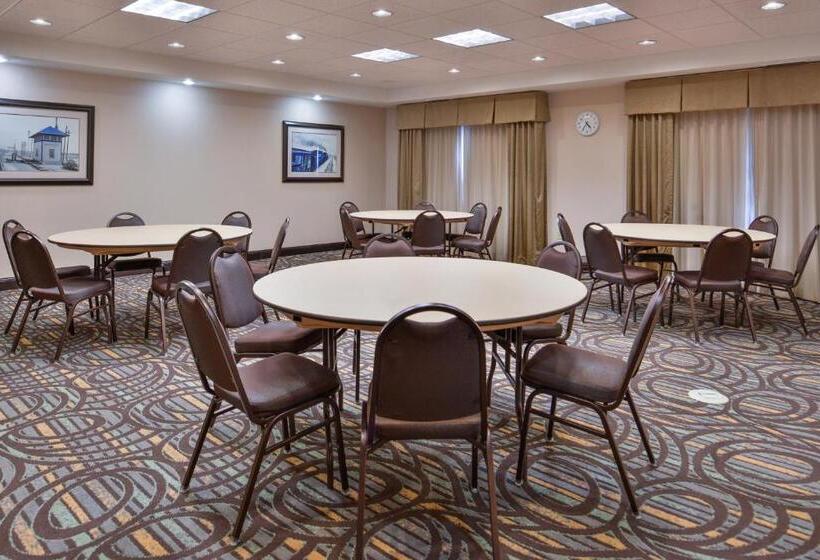 בית מלון כפרי Holiday Inn Express & Suites Emporia Northwest, An Ihg