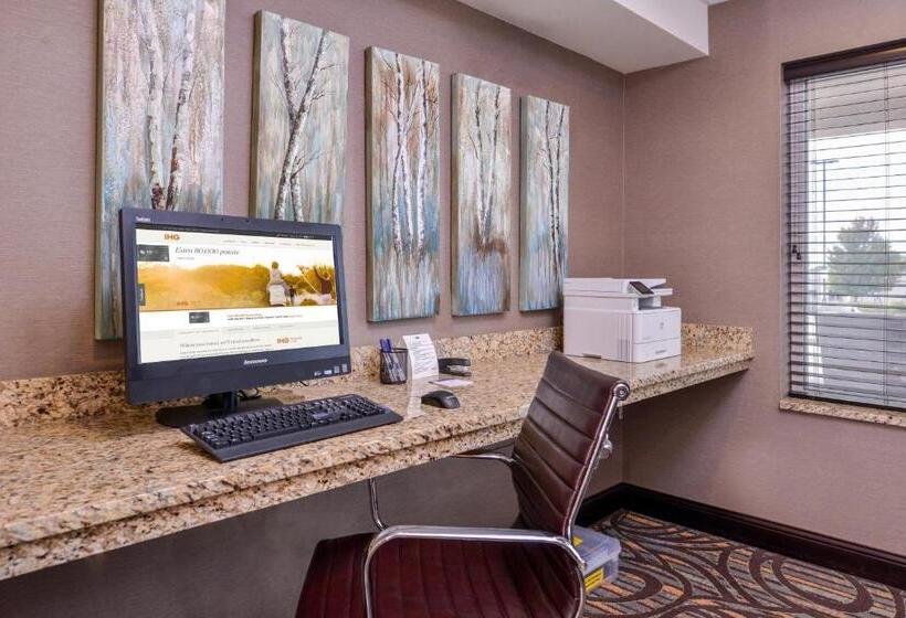 בית מלון כפרי Holiday Inn Express & Suites Emporia Northwest, An Ihg