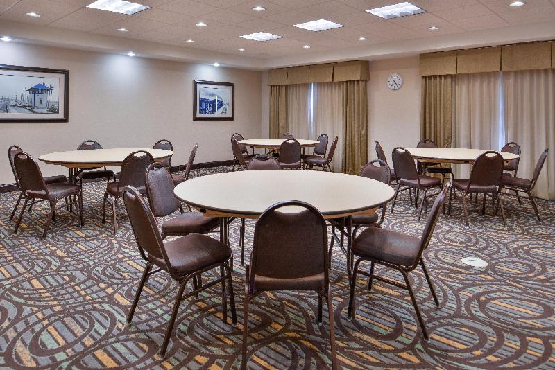 בית מלון כפרי Holiday Inn Express & Suites Emporia Northwest, An Ihg