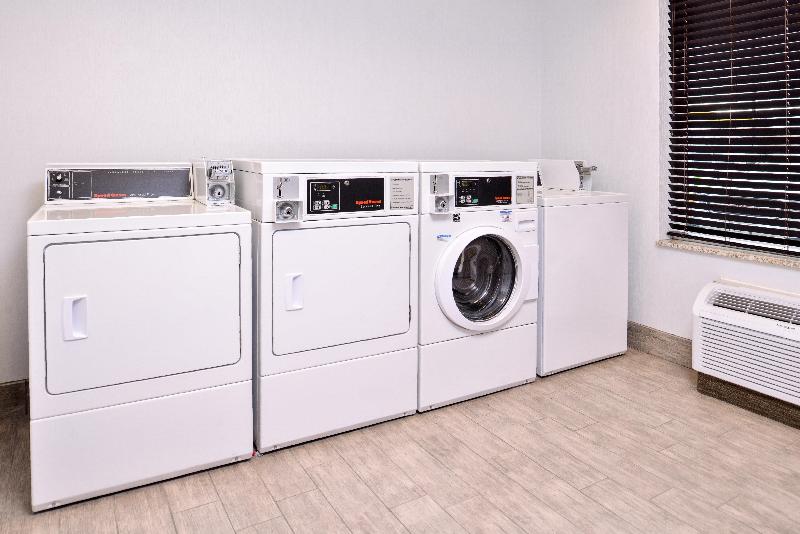 فندق Holiday Inn Express & Suites Emporia Northwest, An Ihg