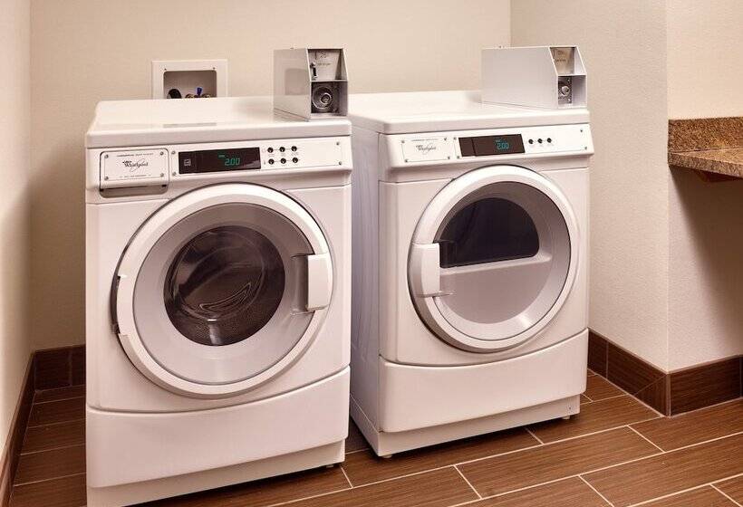 호텔 Holiday Inn Express & Suites Overland Park, An Ihg