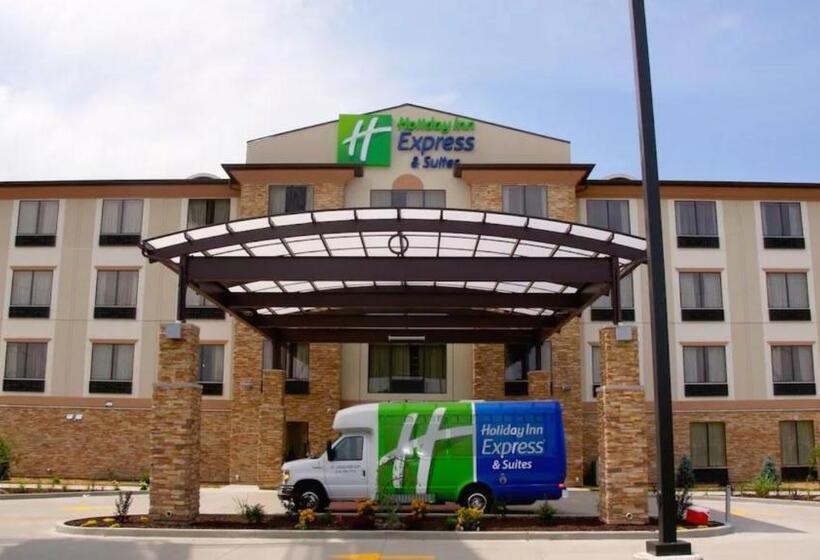 ホテル Holiday Inn Express & Suites St Louis Airport, An Ihg
