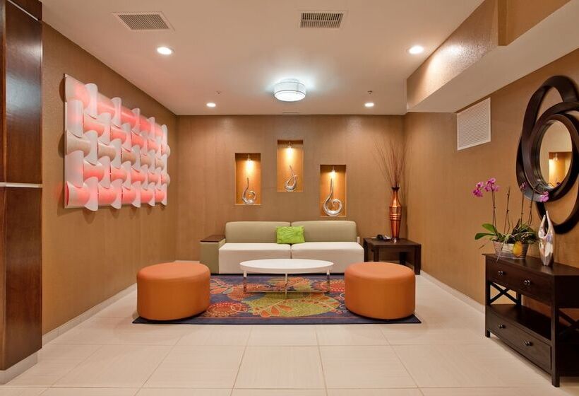 ホテル Holiday Inn Express & Suites St Louis Airport, An Ihg