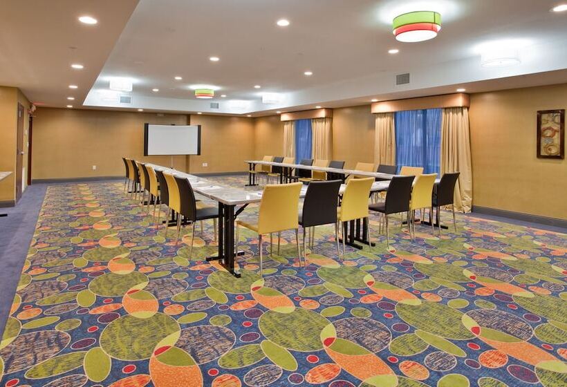 فندق Holiday Inn Express & Suites St Louis Airport, An Ihg
