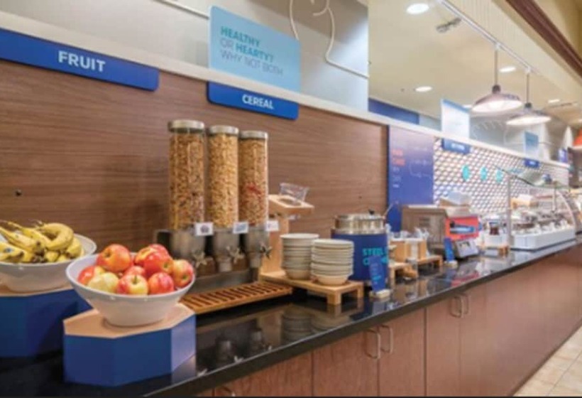 ホテル Holiday Inn Express & Suites St Louis Airport, An Ihg