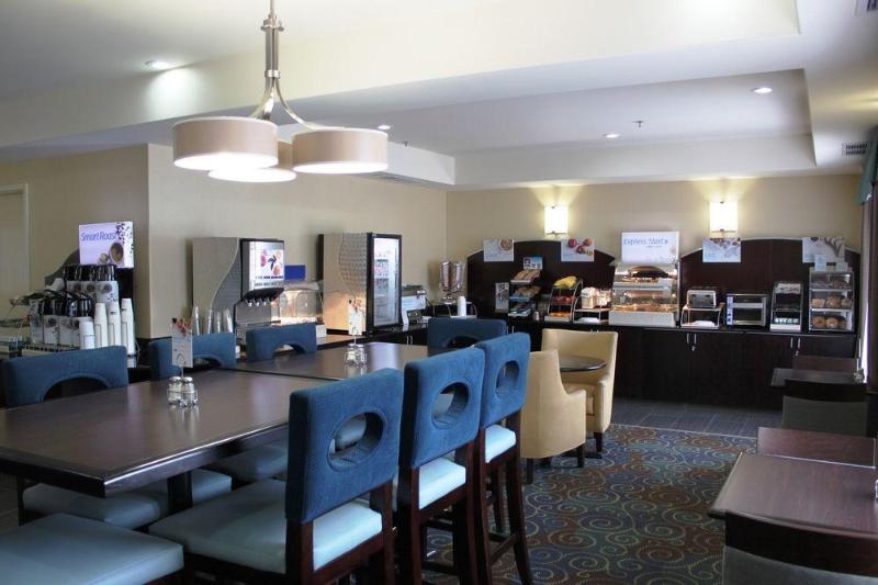 فندق Holiday Inn Express Yorkton East, An Ihg