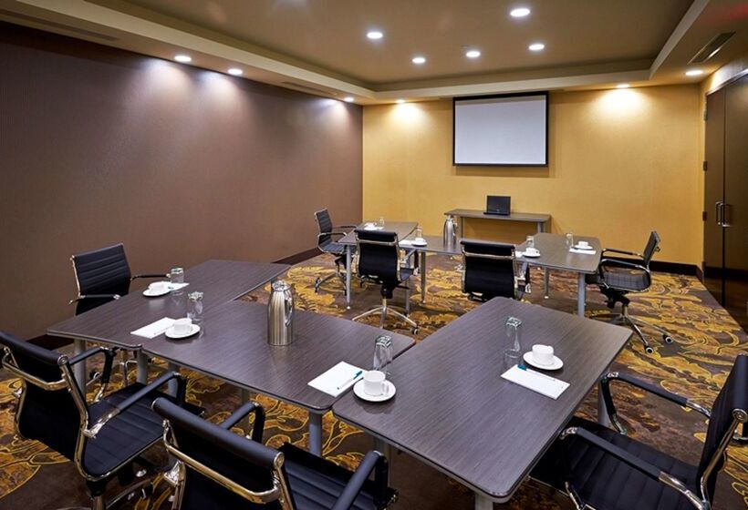 Отель Homewood Suites By Hilton Hamilton, Ontario, Canada