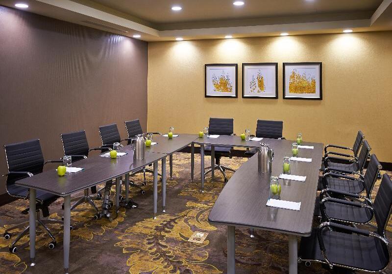 Отель Homewood Suites By Hilton Hamilton, Ontario, Canada