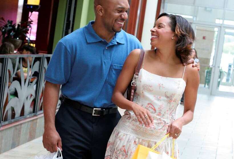 בית מלון כפרי Homewood Suites By Hilton Winnipeg Airport Polo Park, Mb