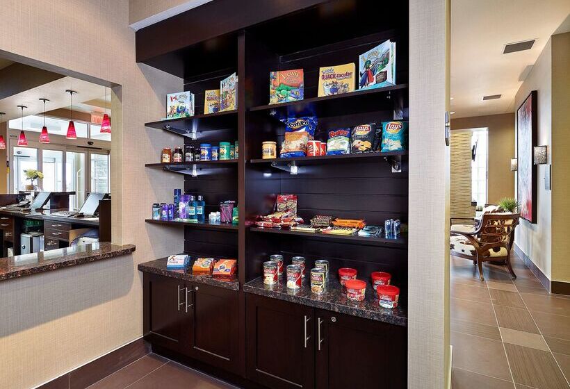 בית מלון כפרי Homewood Suites By Hilton Calgary Airport, Alberta, Canada