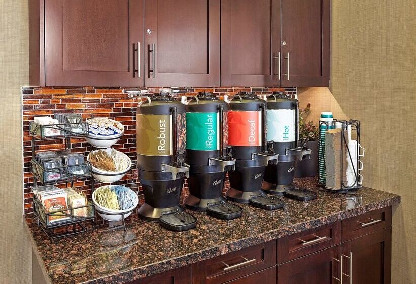 בית מלון כפרי Homewood Suites By Hilton Calgary Airport, Alberta, Canada